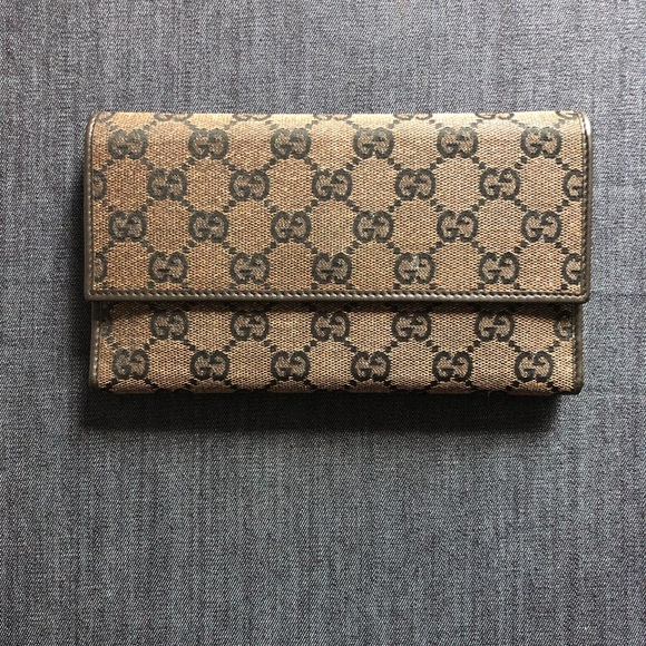 Gucci Handbags - Gucci Signature GG Wallet
